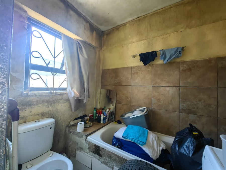 8 Bedroom Property for Sale in Delft Western Cape